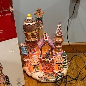 Holiday Living 15 inch fiber optic gingerbread scene